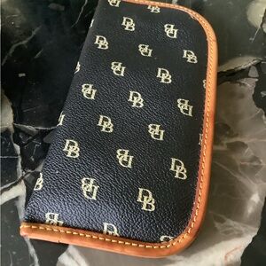 Authentic dooney&bourke black leather logo eyeglass sunglass case 7.5x4.5